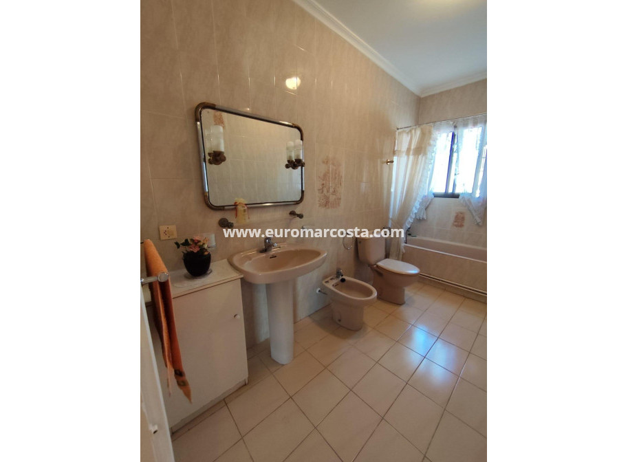 Objekte zum Wiederverkauf - Villa freitstehend - Torrevieja - TORREVIEJA