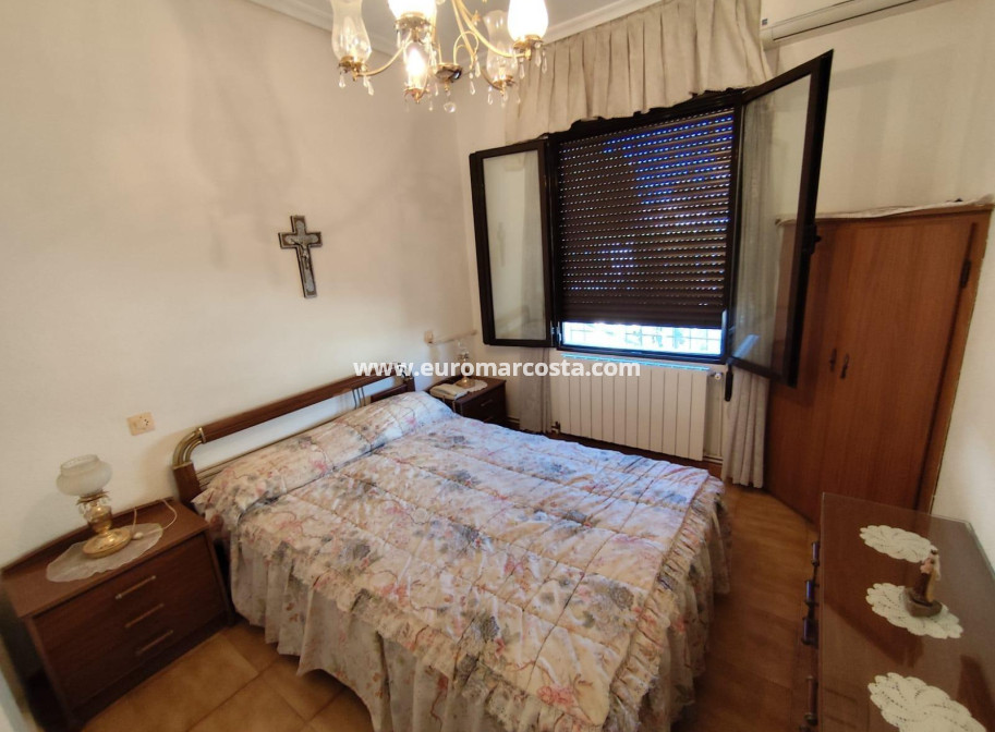 Objekte zum Wiederverkauf - Villa freitstehend - Torrevieja - TORREVIEJA