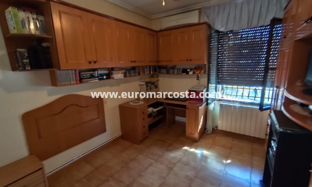 Objekte zum Wiederverkauf - Villa freitstehend - Torrevieja - TORREVIEJA