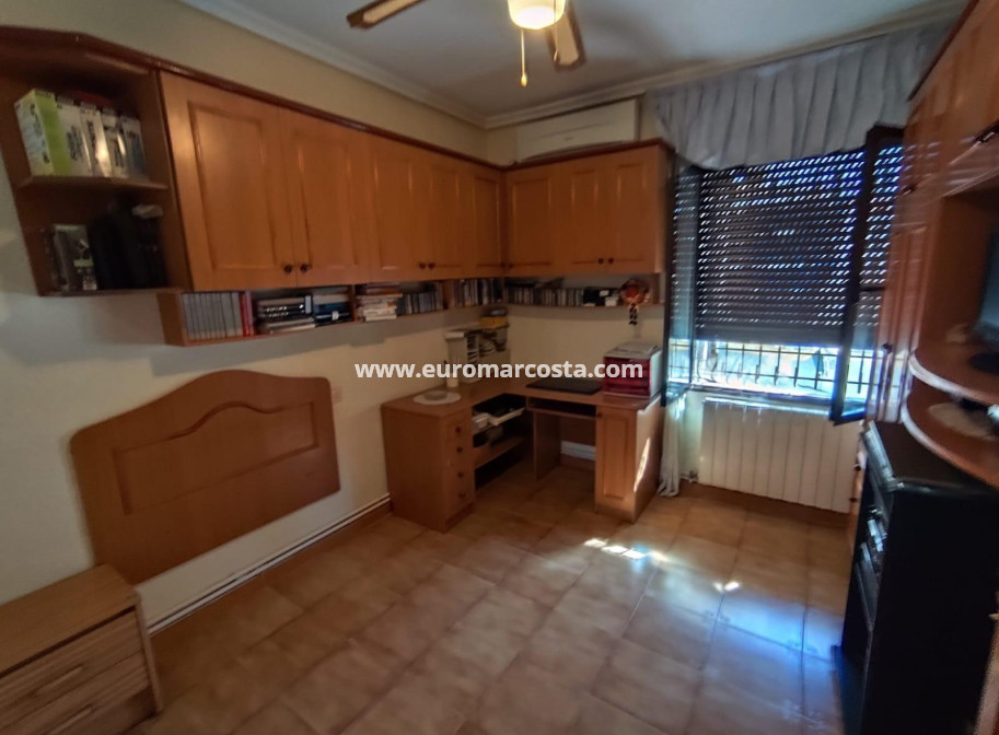 Objekte zum Wiederverkauf - Villa freitstehend - Torrevieja - TORREVIEJA