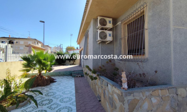 Objekte zum Wiederverkauf - Villa freitstehend - Torrevieja - TORREVIEJA