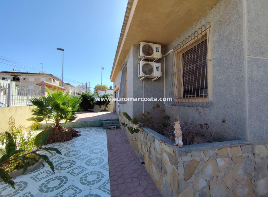 Objekte zum Wiederverkauf - Villa freitstehend - Torrevieja - TORREVIEJA