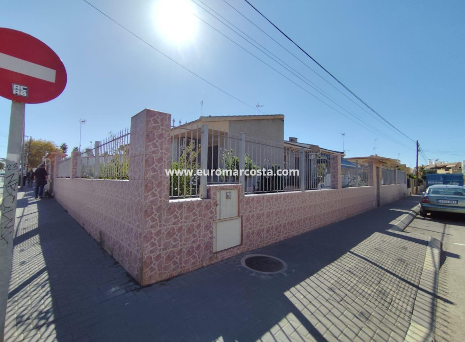 Objekte zum Wiederverkauf - Villa freitstehend - Torrevieja - TORREVIEJA