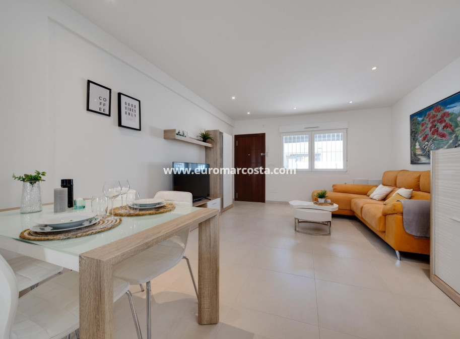 Sale - Bungalow - Torrevieja - Aguas Nuevas