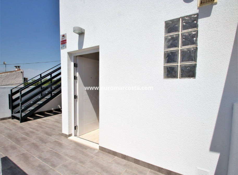Objekte zum Wiederverkauf - Stadthaus - Torrevieja - TORREVIEJA