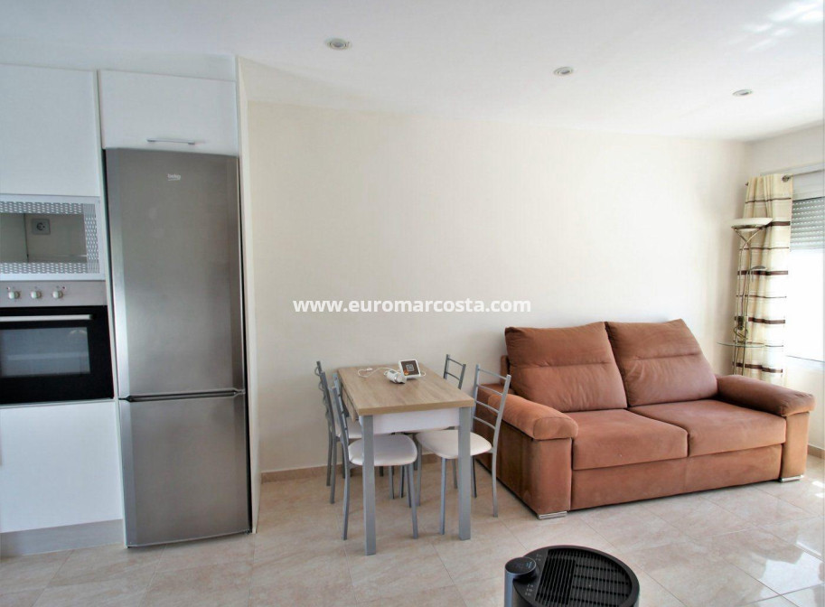 Objekte zum Wiederverkauf - Stadthaus - Torrevieja - TORREVIEJA