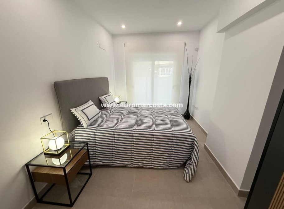 Sale - Apartment / flat - Guardamar del Segura - Pueblo