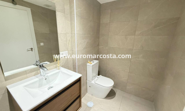 Sale - Apartment / flat - Guardamar del Segura - Pueblo