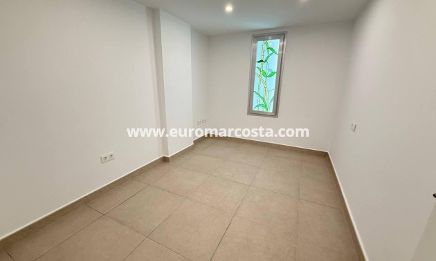 Sale - Apartment / flat - Guardamar del Segura - Pueblo