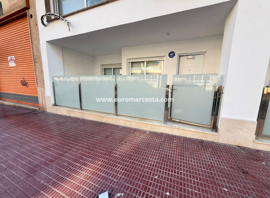 Sale - Apartment / flat - Guardamar del Segura - Pueblo
