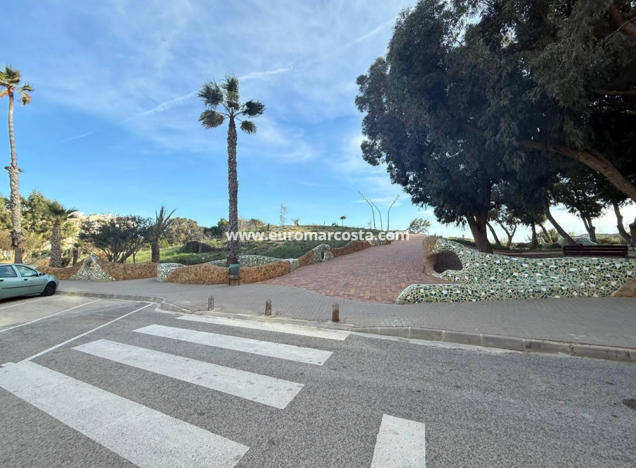 Sale - Apartment / flat - Guardamar del Segura - Pueblo