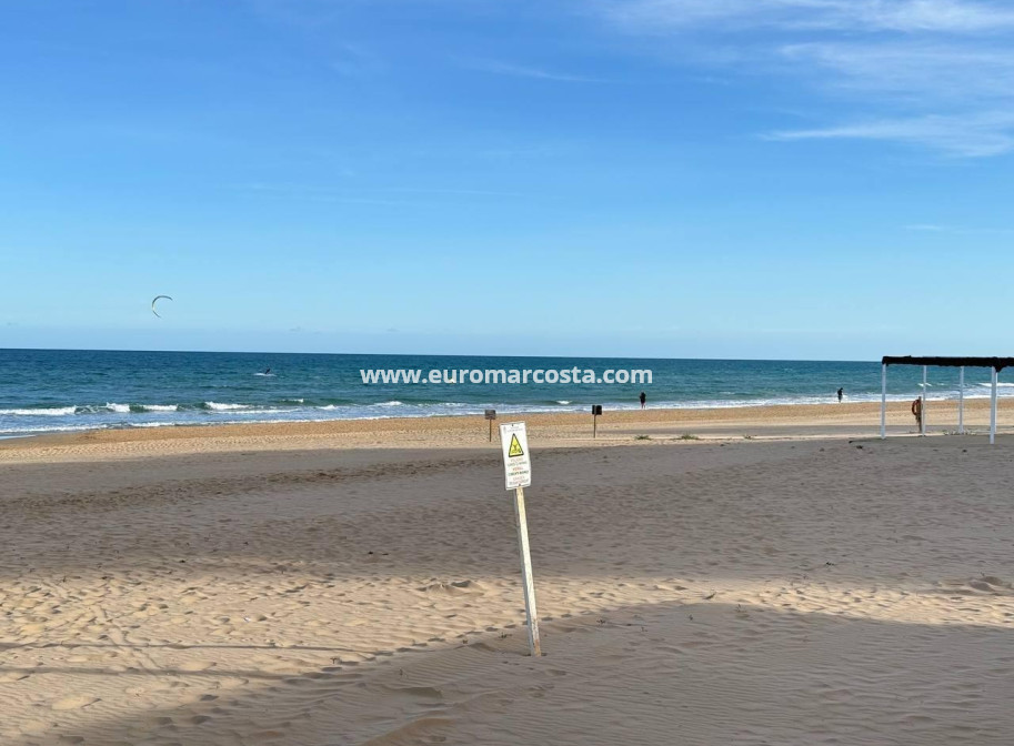 Sale - Apartment / flat - Guardamar del Segura - Pueblo