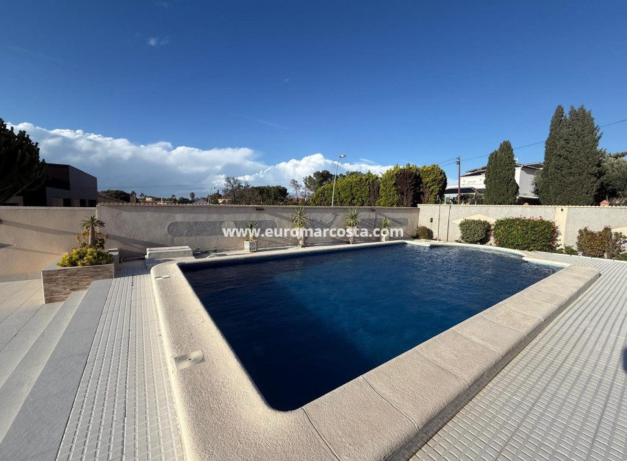 Objekte zum Wiederverkauf - Villa freitstehend - Torrevieja - Los Balcones - Los Altos del Edén