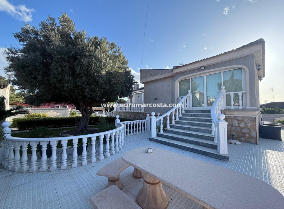 Objekte zum Wiederverkauf - Villa freitstehend - Torrevieja - Los Balcones - Los Altos del Edén