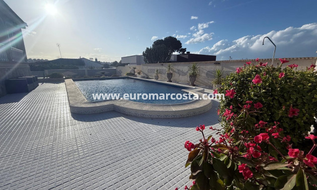 Objekte zum Wiederverkauf - Villa freitstehend - Torrevieja - Los Balcones - Los Altos del Edén