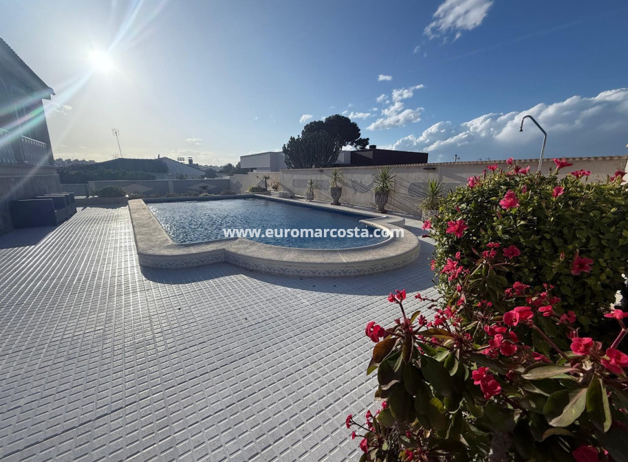 Objekte zum Wiederverkauf - Villa freitstehend - Torrevieja - Los Balcones - Los Altos del Edén