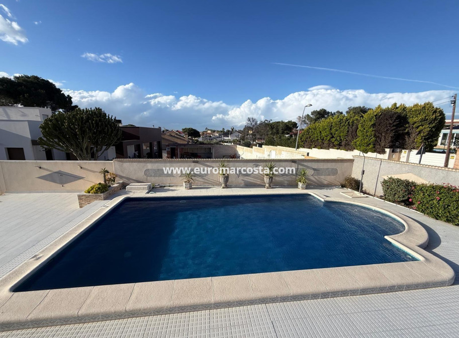 Objekte zum Wiederverkauf - Villa freitstehend - Torrevieja - Los Balcones - Los Altos del Edén