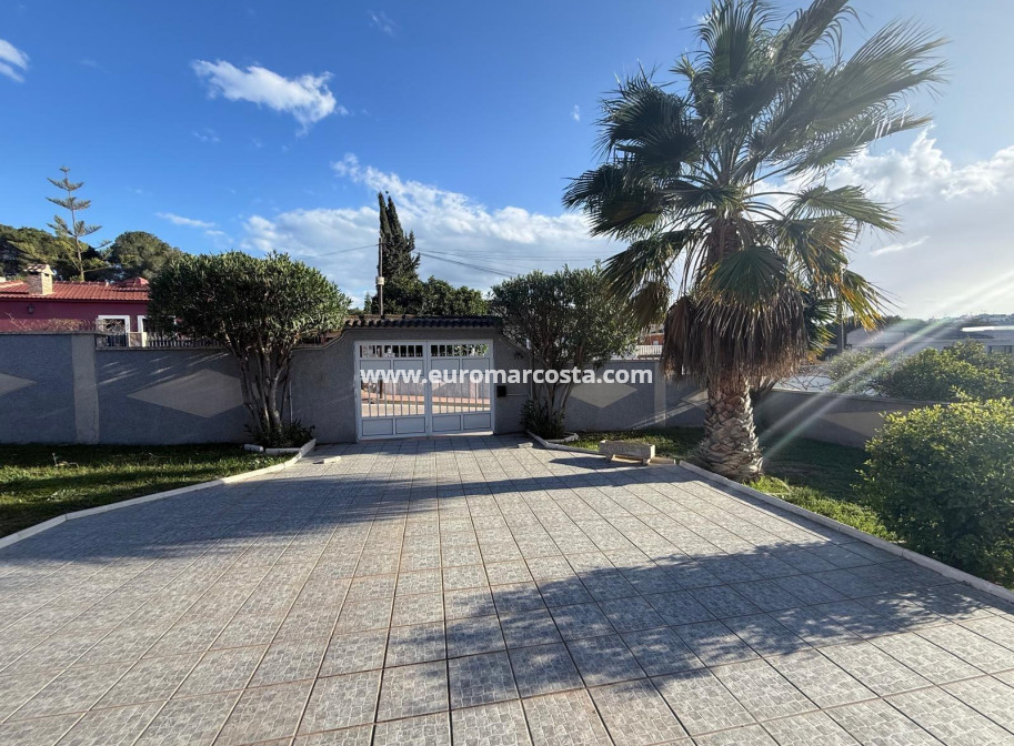 Objekte zum Wiederverkauf - Villa freitstehend - Torrevieja - Los Balcones - Los Altos del Edén