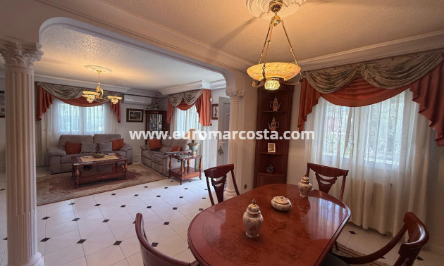 Objekte zum Wiederverkauf - Villa freitstehend - Torrevieja - Los Balcones - Los Altos del Edén
