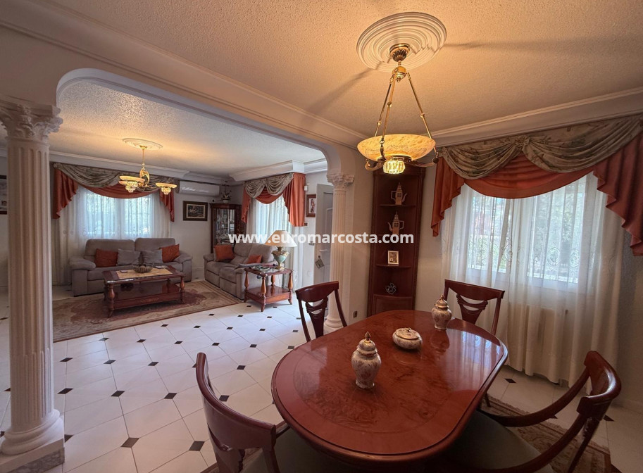 Objekte zum Wiederverkauf - Villa freitstehend - Torrevieja - Los Balcones - Los Altos del Edén