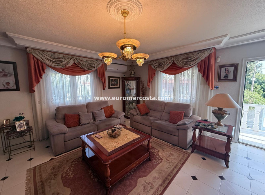 Objekte zum Wiederverkauf - Villa freitstehend - Torrevieja - Los Balcones - Los Altos del Edén