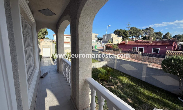 Objekte zum Wiederverkauf - Villa freitstehend - Torrevieja - Los Balcones - Los Altos del Edén