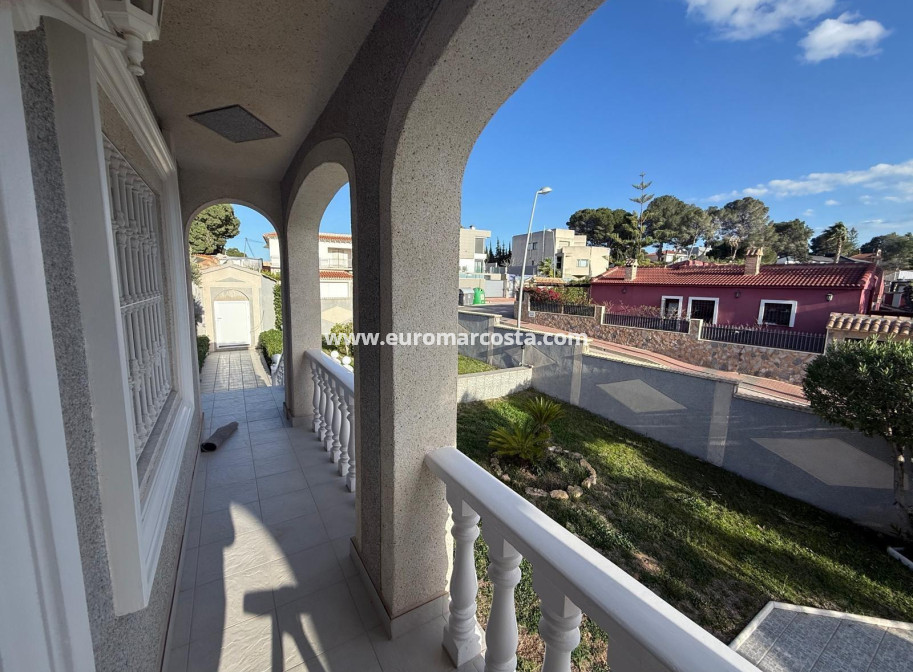 Objekte zum Wiederverkauf - Villa freitstehend - Torrevieja - Los Balcones - Los Altos del Edén
