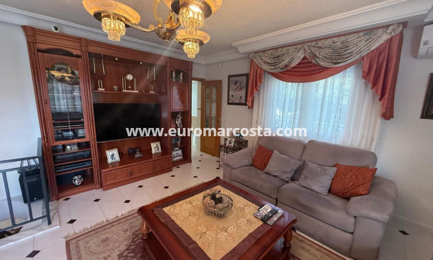 Objekte zum Wiederverkauf - Villa freitstehend - Torrevieja - Los Balcones - Los Altos del Edén
