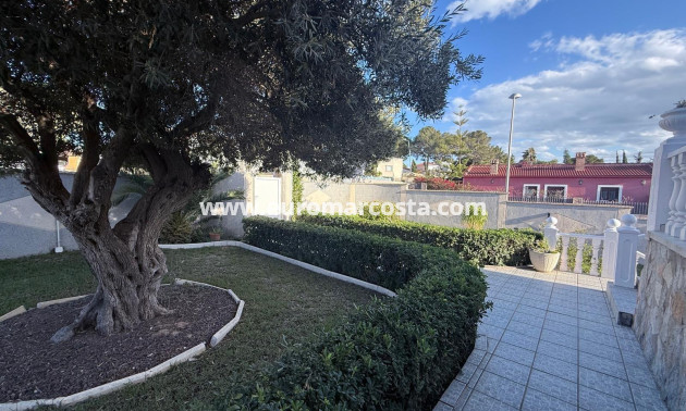 Objekte zum Wiederverkauf - Villa freitstehend - Torrevieja - Los Balcones - Los Altos del Edén