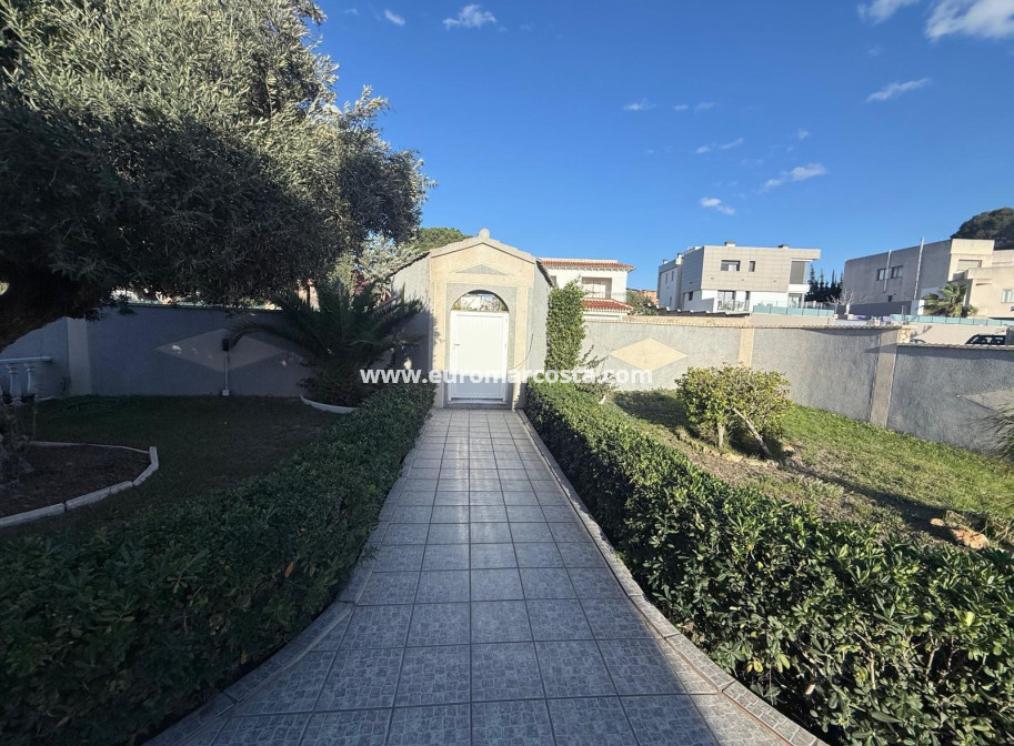 Objekte zum Wiederverkauf - Villa freitstehend - Torrevieja - Los Balcones - Los Altos del Edén