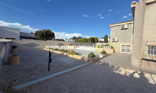 Objekte zum Wiederverkauf - Villa freitstehend - Torrevieja - Los Balcones - Los Altos del Edén