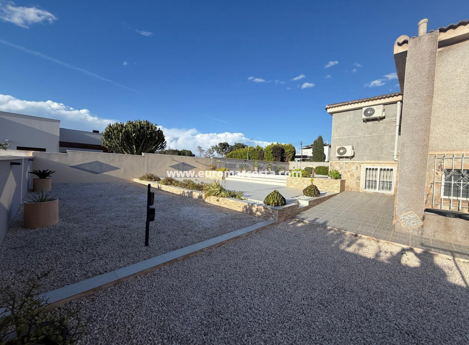 Objekte zum Wiederverkauf - Villa freitstehend - Torrevieja - Los Balcones - Los Altos del Edén