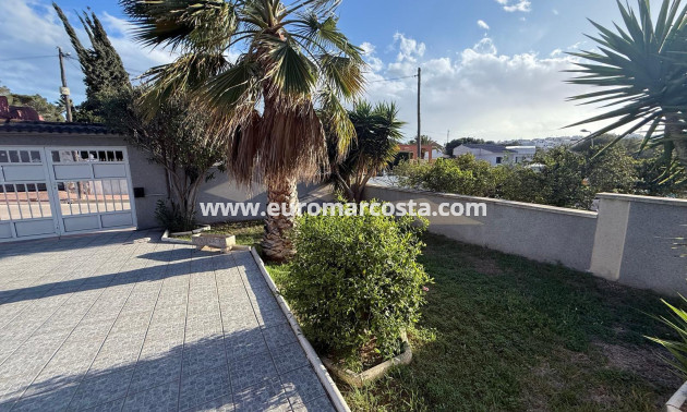 Objekte zum Wiederverkauf - Villa freitstehend - Torrevieja - Los Balcones - Los Altos del Edén