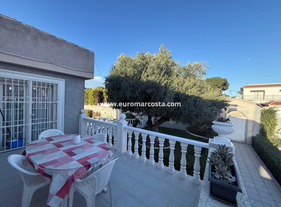 Objekte zum Wiederverkauf - Villa freitstehend - Torrevieja - Los Balcones - Los Altos del Edén