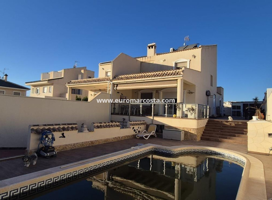 Objekte zum Wiederverkauf - Stadthaus - Torrevieja - TORREVIEJA
