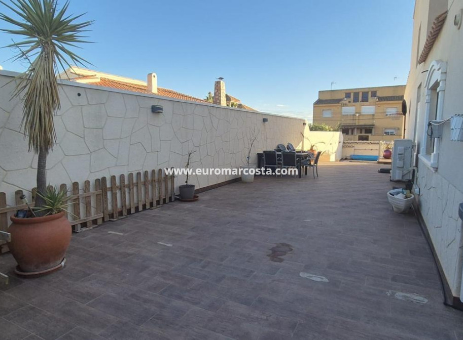 Objekte zum Wiederverkauf - Stadthaus - Torrevieja - TORREVIEJA