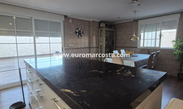 Objekte zum Wiederverkauf - Stadthaus - Torrevieja - TORREVIEJA