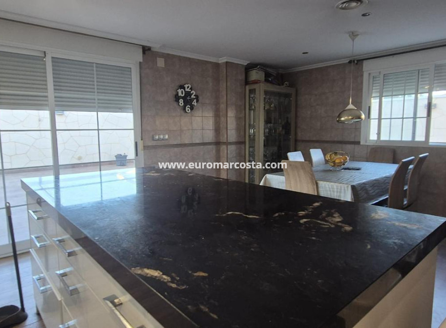 Objekte zum Wiederverkauf - Stadthaus - Torrevieja - TORREVIEJA