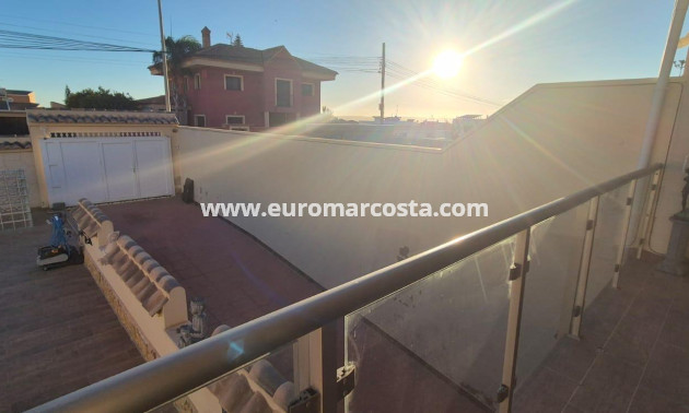 Objekte zum Wiederverkauf - Stadthaus - Torrevieja - TORREVIEJA