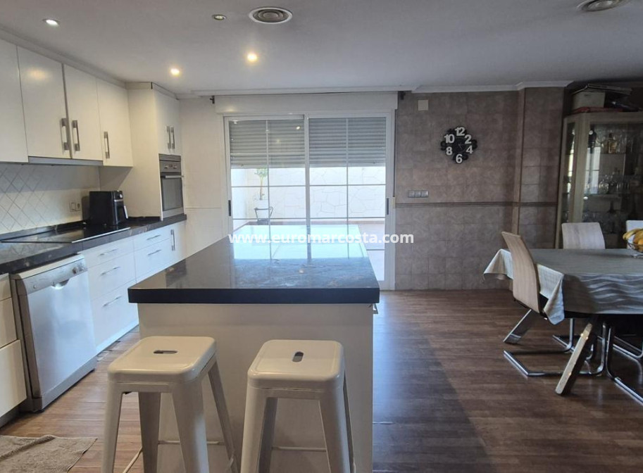Objekte zum Wiederverkauf - Stadthaus - Torrevieja - TORREVIEJA