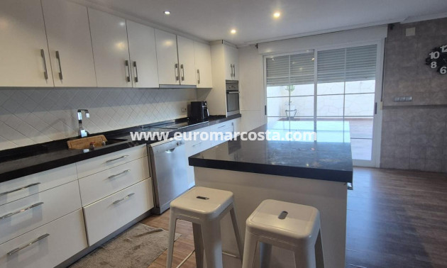 Objekte zum Wiederverkauf - Stadthaus - Torrevieja - TORREVIEJA