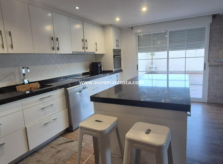 Objekte zum Wiederverkauf - Stadthaus - Torrevieja - TORREVIEJA