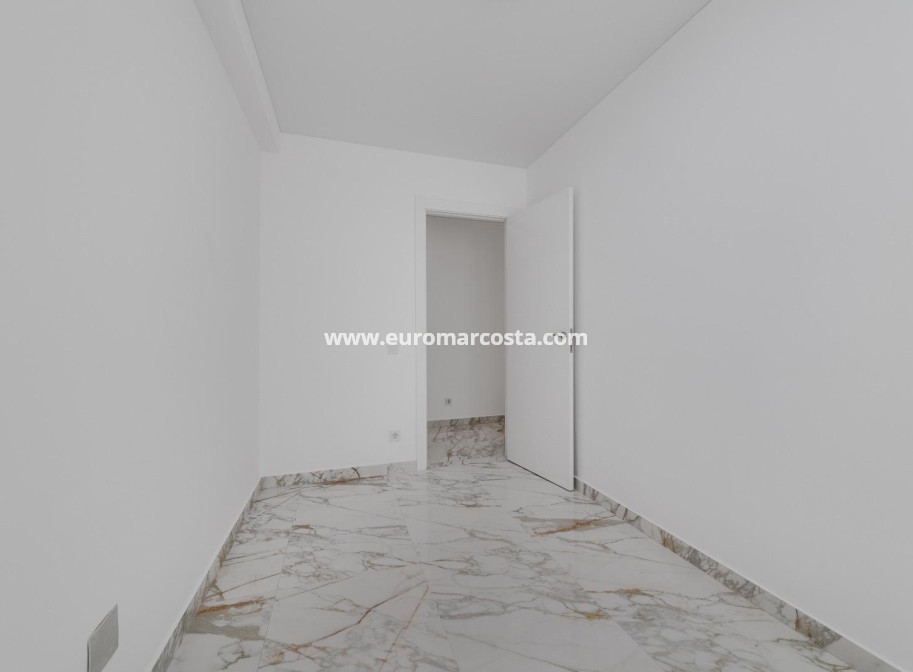 Sale - Apartment / flat - Torrevieja - TORREVIEJA