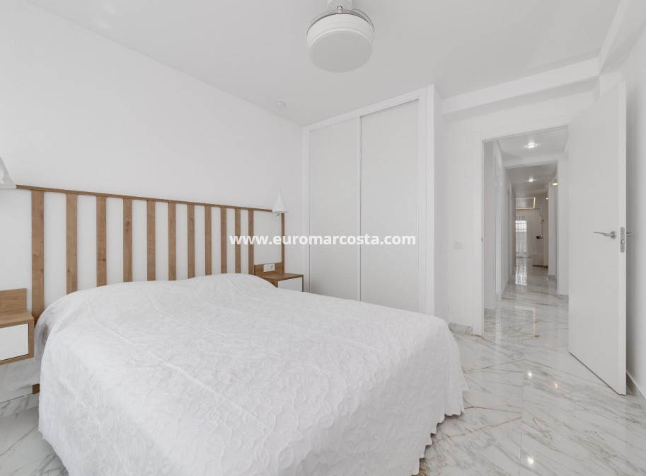 Sale - Apartment / flat - Torrevieja - TORREVIEJA
