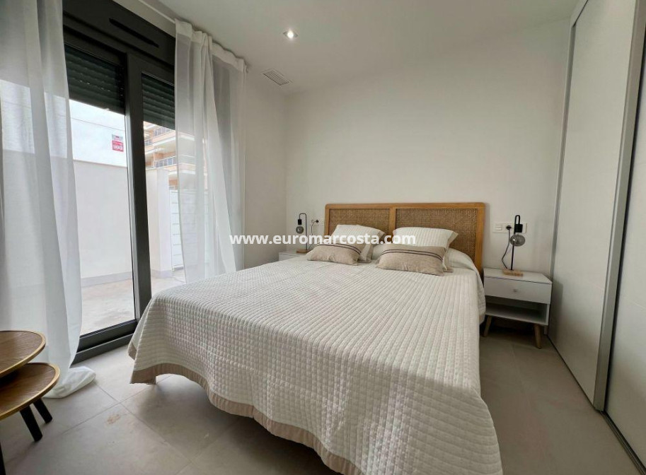 Objekte zum Wiederverkauf - Semi - Orihuela Costa - Lomas de Cabo Roig-Los Dolses