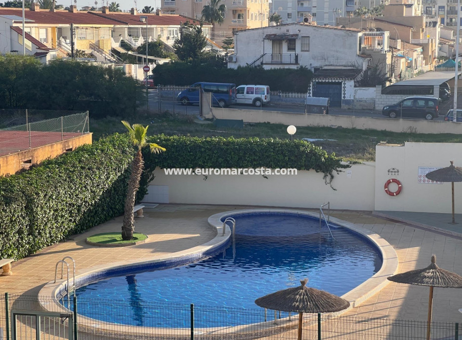 Sale - Villa - Torrevieja - Calas blanca