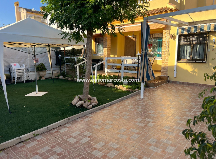 Sale - Villa - Torrevieja - Calas blanca