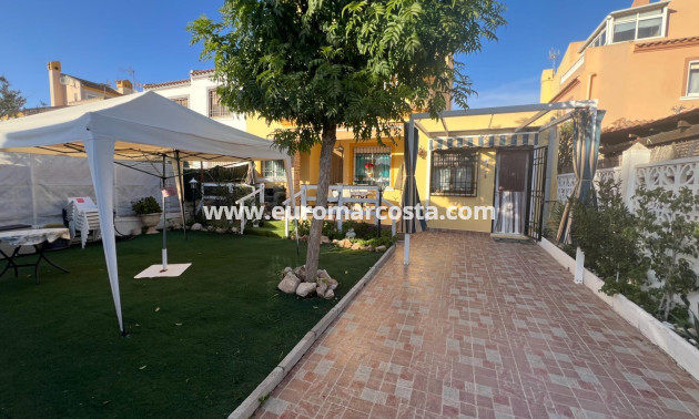 Sale - Villa - Torrevieja - Calas blanca