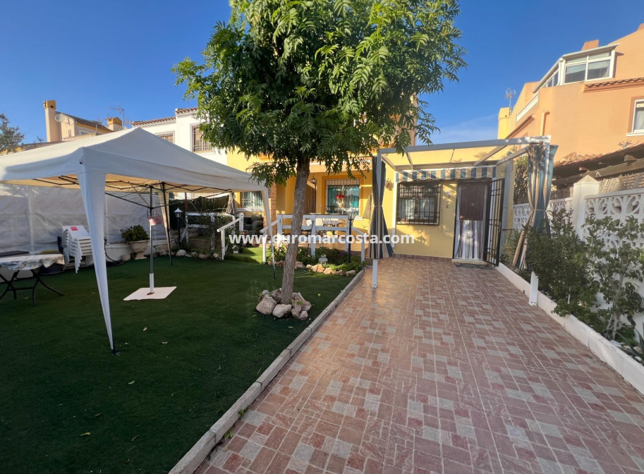 Sale - Villa - Torrevieja - Calas blanca
