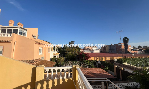 Sale - Villa - Torrevieja - Calas blanca